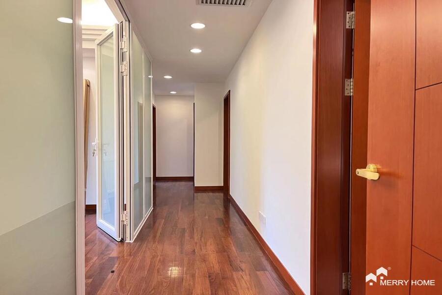 Beverly Court On Wukang Rd FFC 3+1Br with balcony