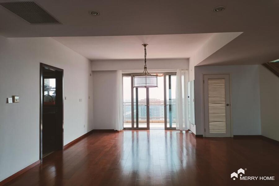 Penthouse with large terrace rent in Yanlord Town