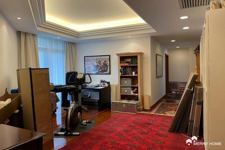 Beverly Court On Wukang Rd FFC 3+1Br with balcony