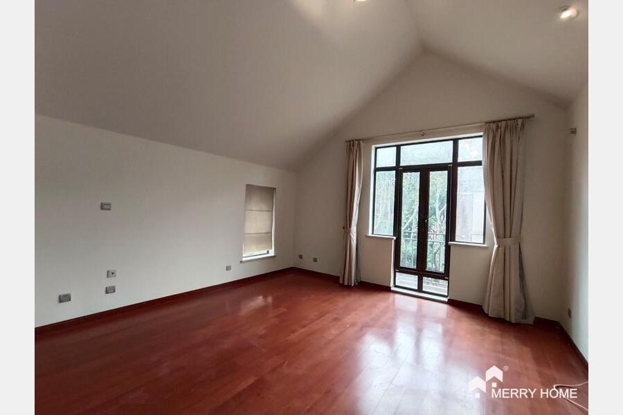 327 sqm 4Brs Townhouse Villa in The Stratford