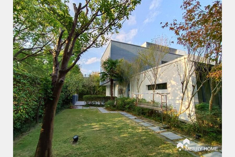 Single Villa with large garden in Qingpu