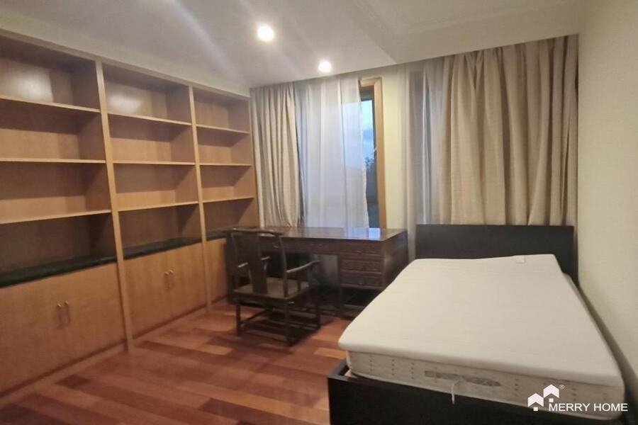 Green Court Big Flat for rent 4Brs