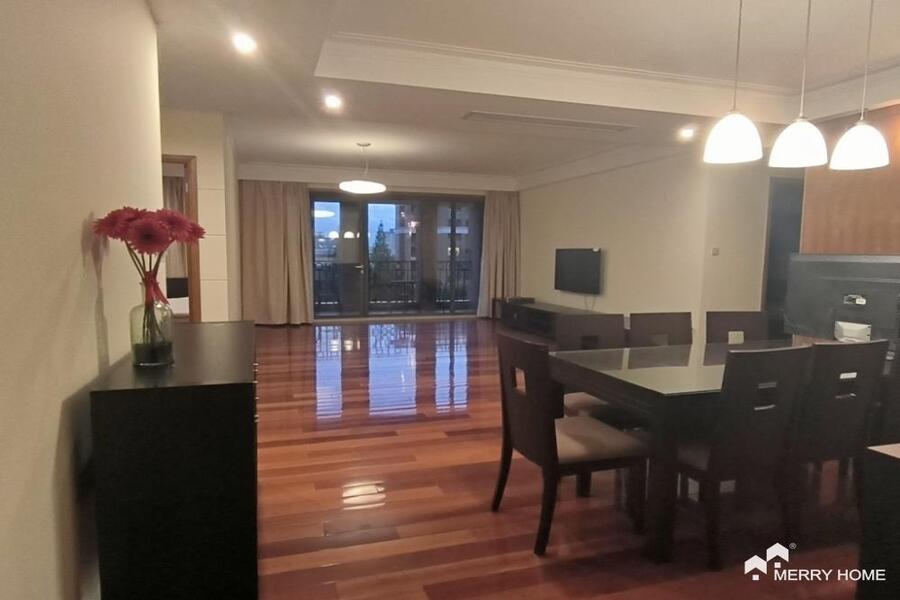 Green Court Big Flat for rent 4Brs