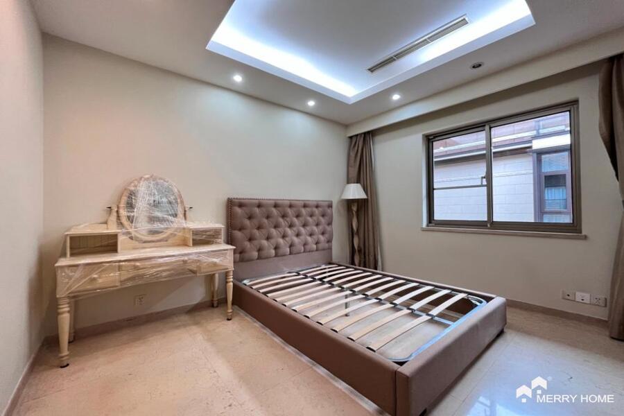 Contemporary spirits Big Townhouse for rent in Minhang