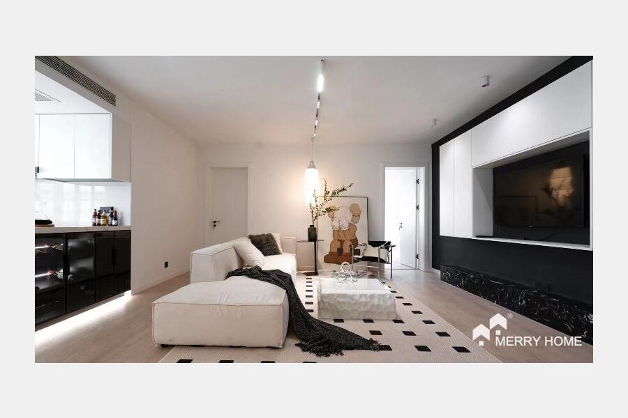 Brand New 2 bedrooms with Balcony  line 1, 7, 9