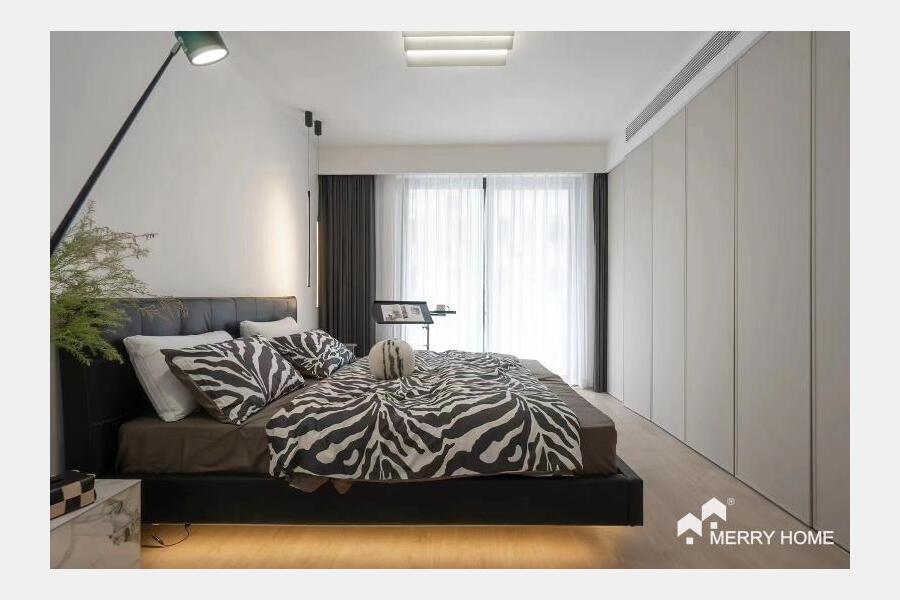 Brand New 2 bedrooms with Balcony  line 1, 7, 9