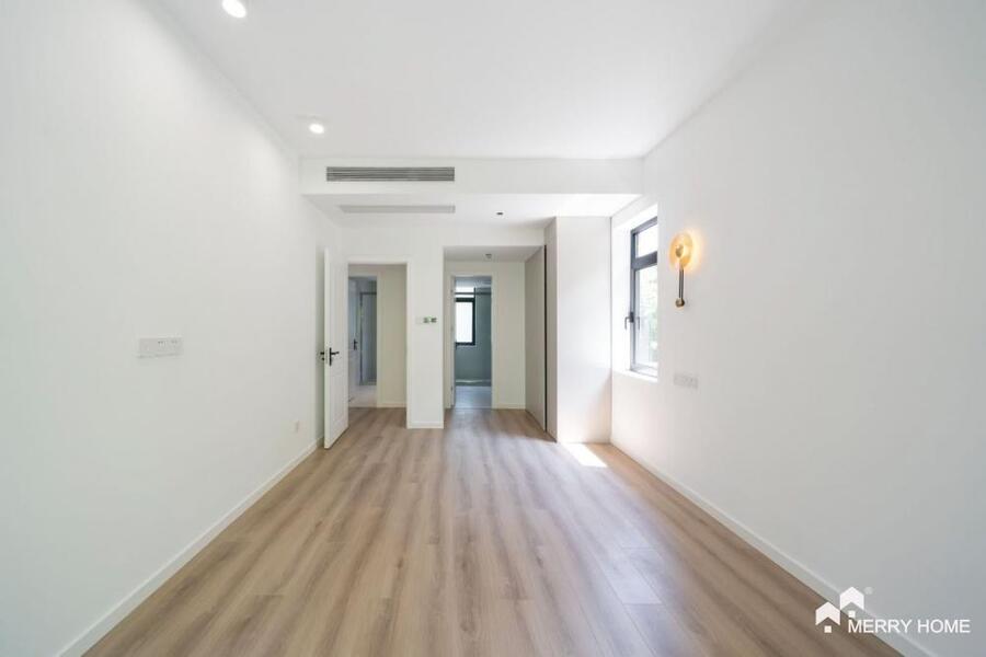 Single villa 5Brs in Hongqiao Central area