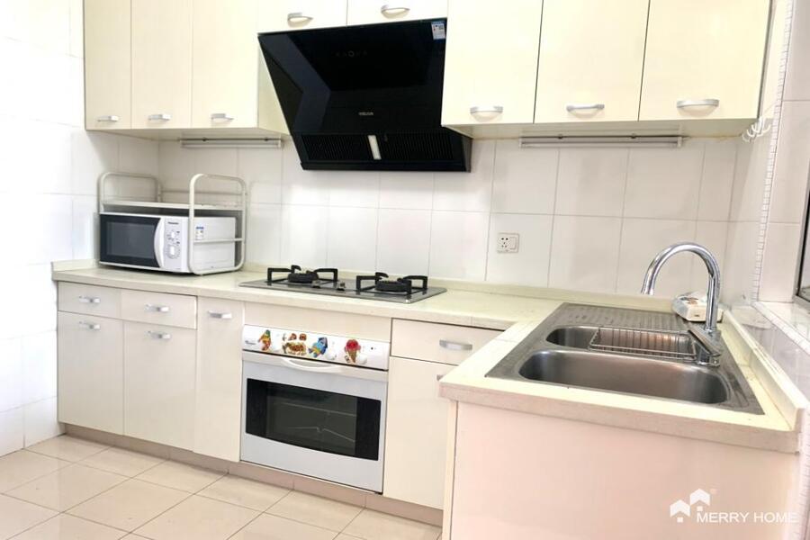 Nice 2Brs for rent in Palace Court Donghu Rd and Huaihai Rd