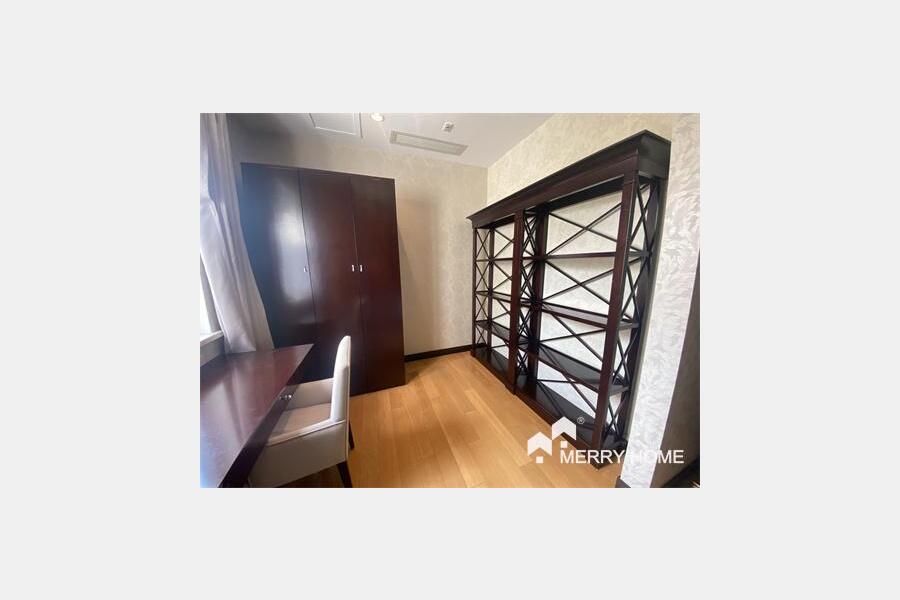 Loft 1 bedrooms with big balcony in Justin Court