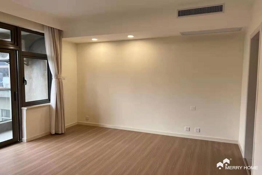 Modern 2 bedrooms next to IAPM Malls in Palace Court