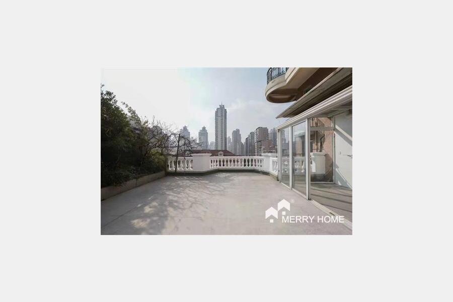 Modern 4bedrooms with big terrace Line 1, 9, 11 Xujiahui Garden