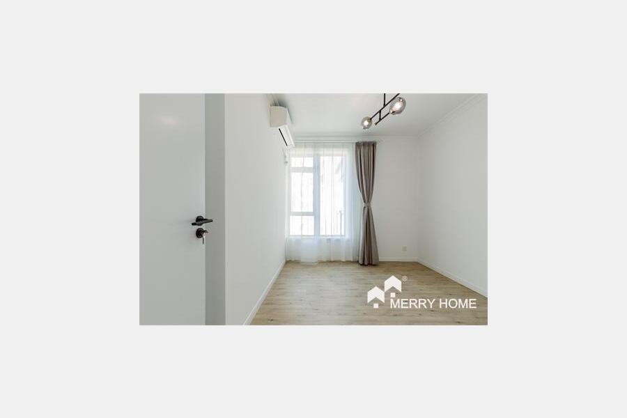 Modern 3 bedrooms in the Orientai Manhattan near Xujiahui with blacony