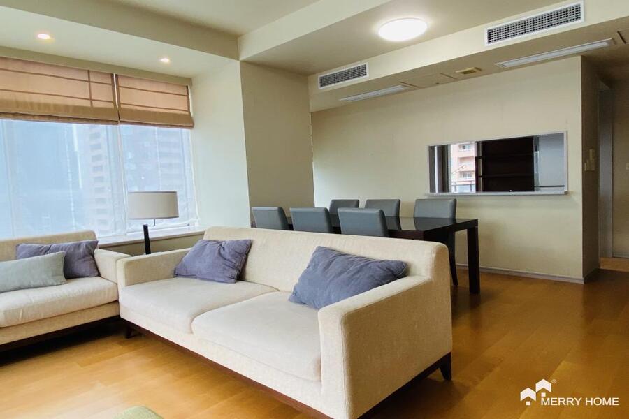 28K 3brs rent in Donghe apartment Century Park area line2