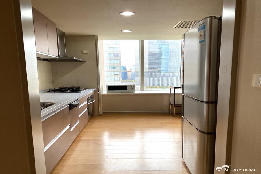 28K 3brs rent in Donghe apartment Century Park area line2