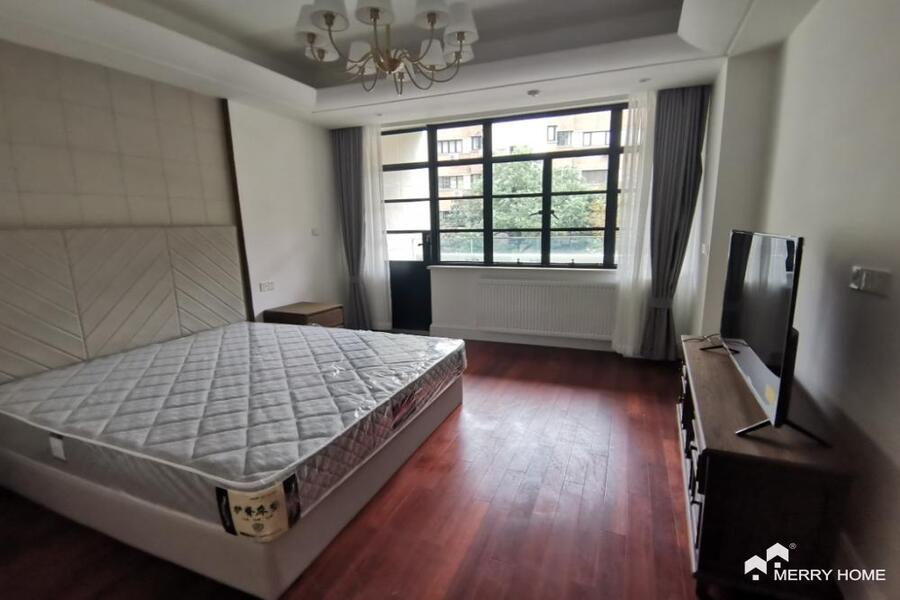 Big layout serviced apartment on Huaihai Rd