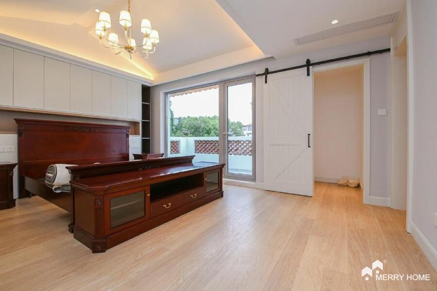 Unique large newly renovated house @ Vizcaya, Green City area, L9