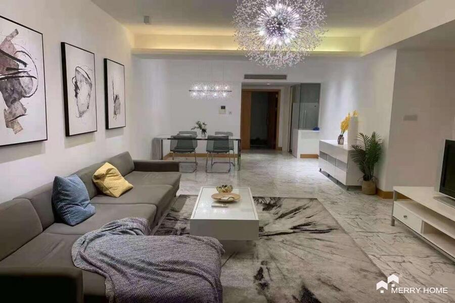 RENOVATED 3BR HOT APARTMENT IN JING AN