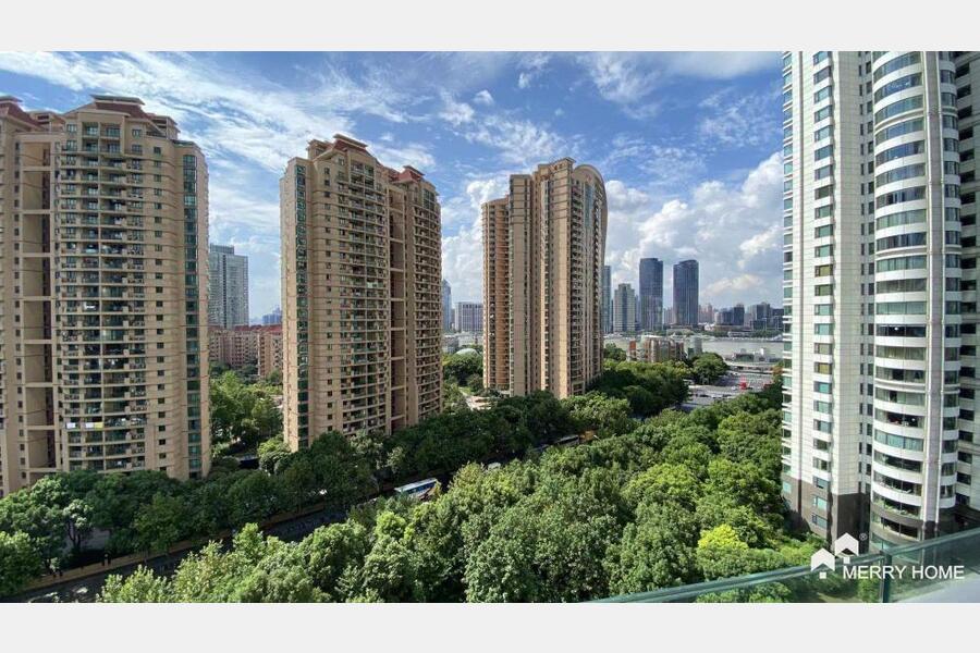 Skyline Mansion competitive 2br in Lujiazui