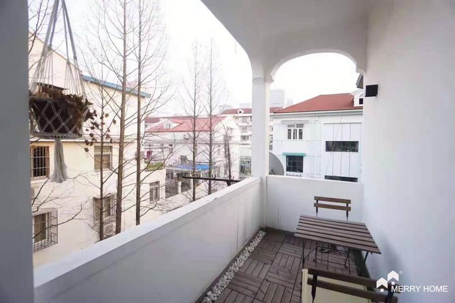 renovated old apt with balcony on Julu rd & Fumin rd, FFC