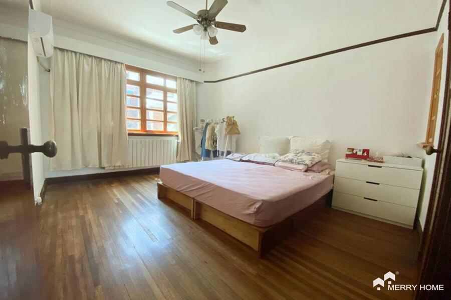 old style apt with outdoor space near south Shanxi rd sta L1/10/12