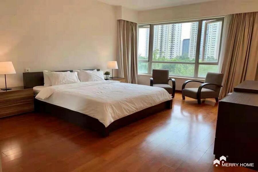 Huge 4brs Apartment with Perfect View in Pudong
