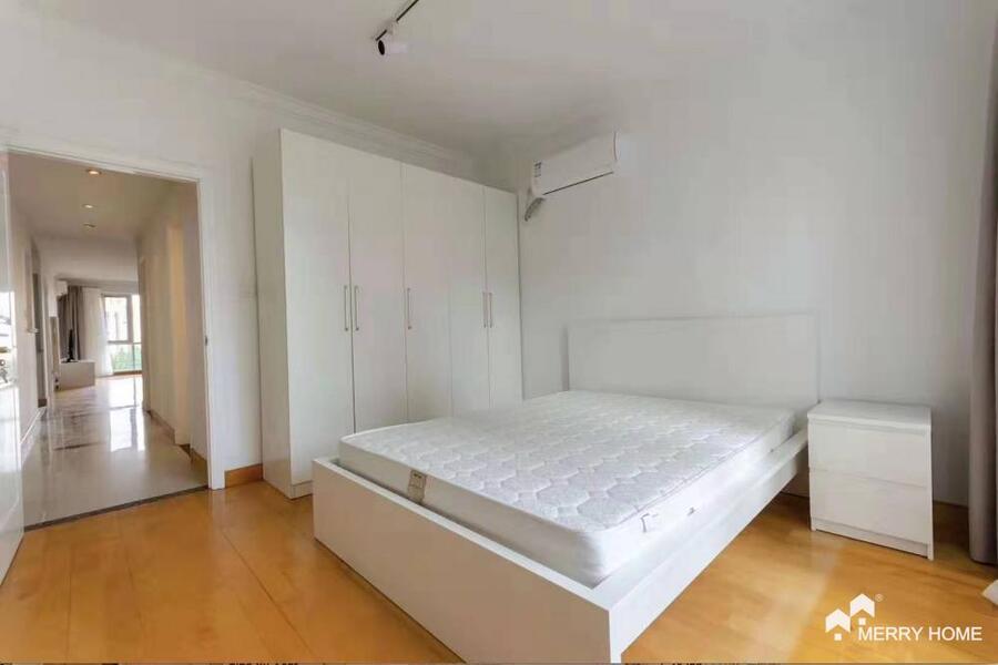 Nice 3br with great view over Zhongshan park