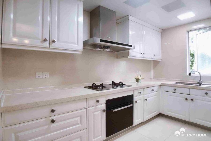 big bright 3br in jing an City Castle