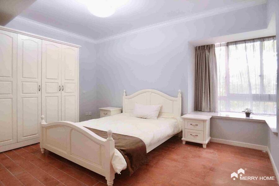big bright 3br in jing an City Castle