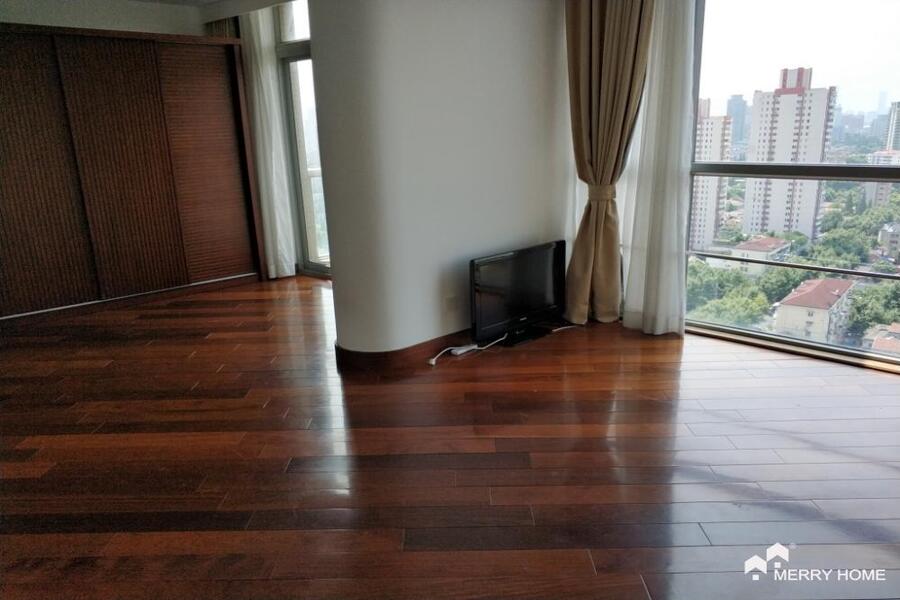 Chevalier 4br apt with stunning view in French concession