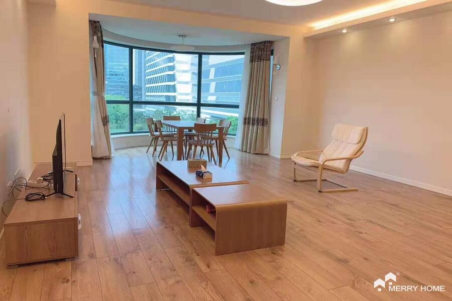 big 3br apt with good view in pudong Lujiazui