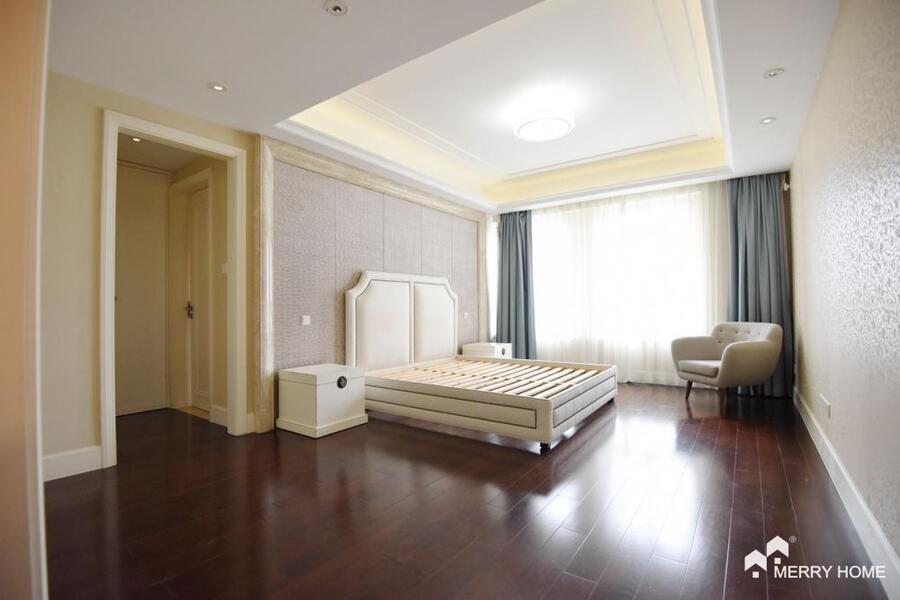 high floor with stunning river view in the Bay Lujiazui