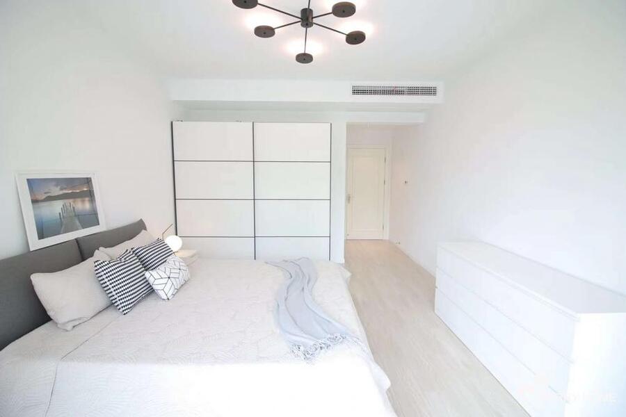 large renovated 3br in La Doll