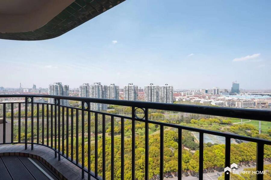 Phoenix Mansion renovated 2+1br in Jinqiao