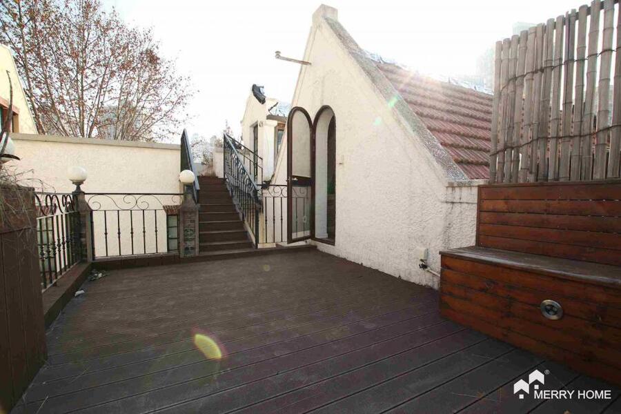 single old lane house with large garden in FFC line10/11