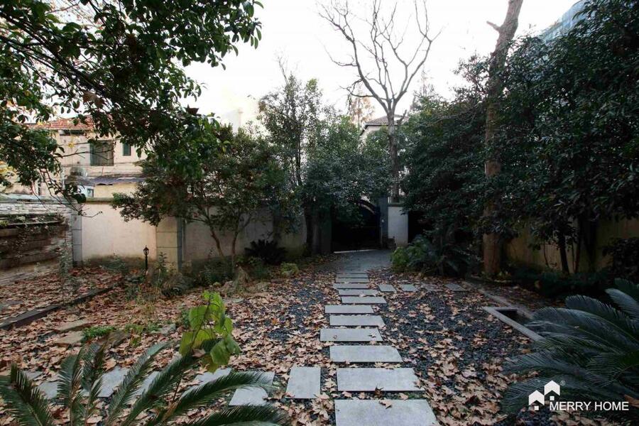 single old lane house with large garden in FFC line10/11