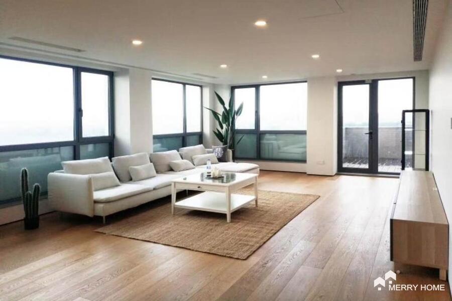 Luxury 3br penthouse with large terrace to rent near Huangpu river