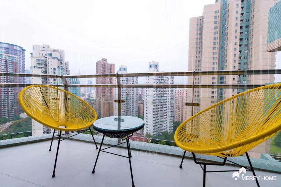 Central Residences renovated 3br in FFC with great view