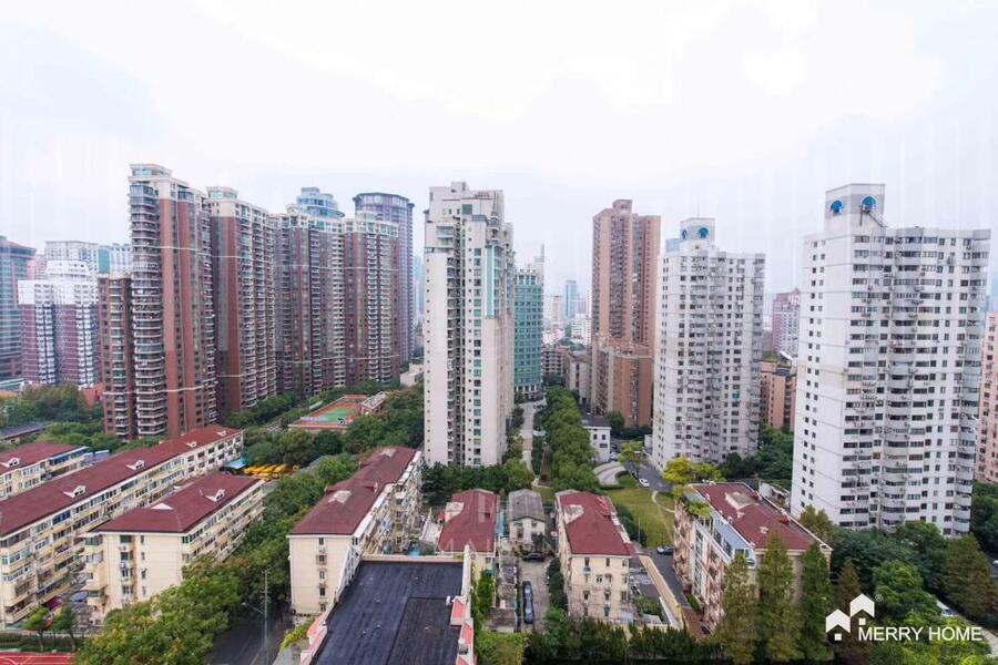 Central Residences renovated 3br in FFC with great view