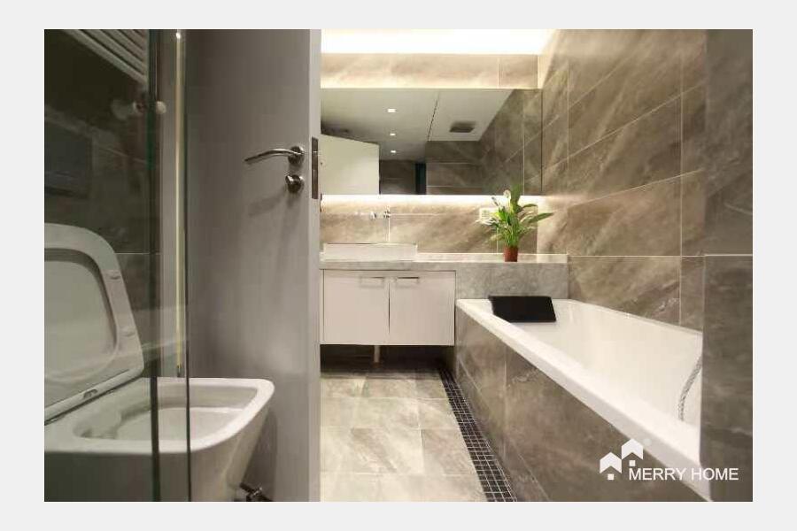 renovated 4br to rent in Zhongshan park line2/3/4