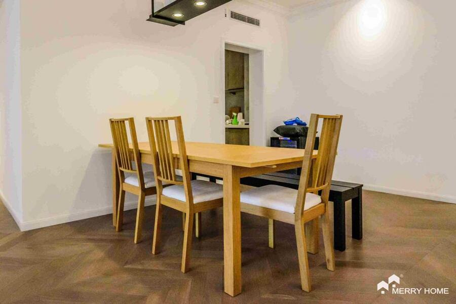 modern renovated 3br in Jingan central area