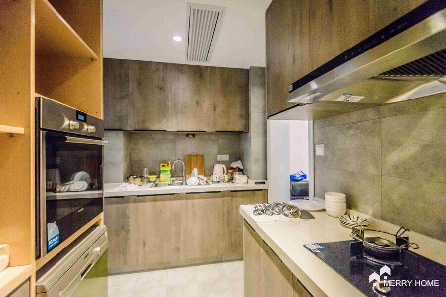 modern renovated 3br in Jingan central area