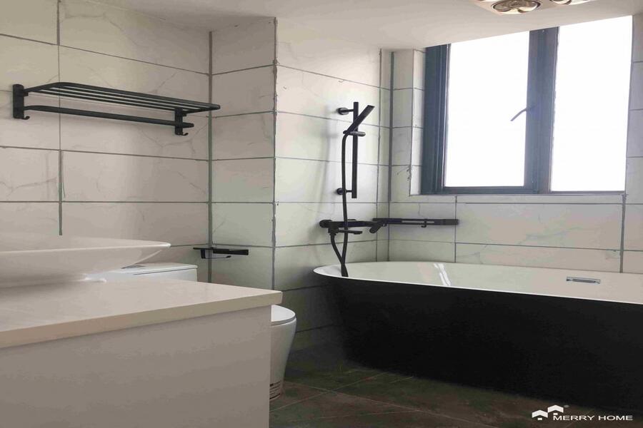 Just face Taikoo Hui, nice 2 bedrooms apartment, Metro L13, 2, 12 Nanjing W Rd Station