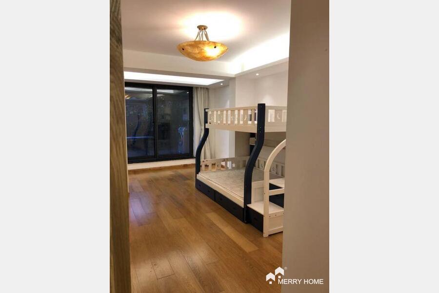 Jing An, Taikoo Hui, nice 3 bedrooms with outdoor space, M/LINE13,2,12 Nanjing w. Station