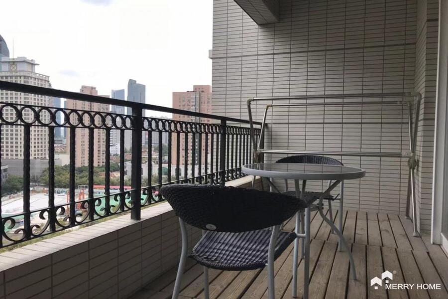well maintained 2br with big balcony face south in City Castle