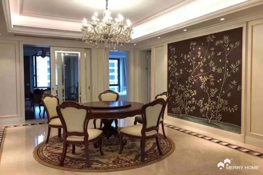 Pudong E18 luxury European style apartment in lujiazui