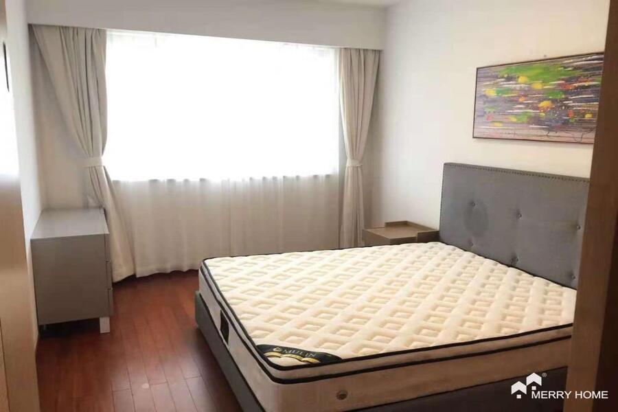 polished 3br flat  high floor big balcony in pudong Yanlord Town