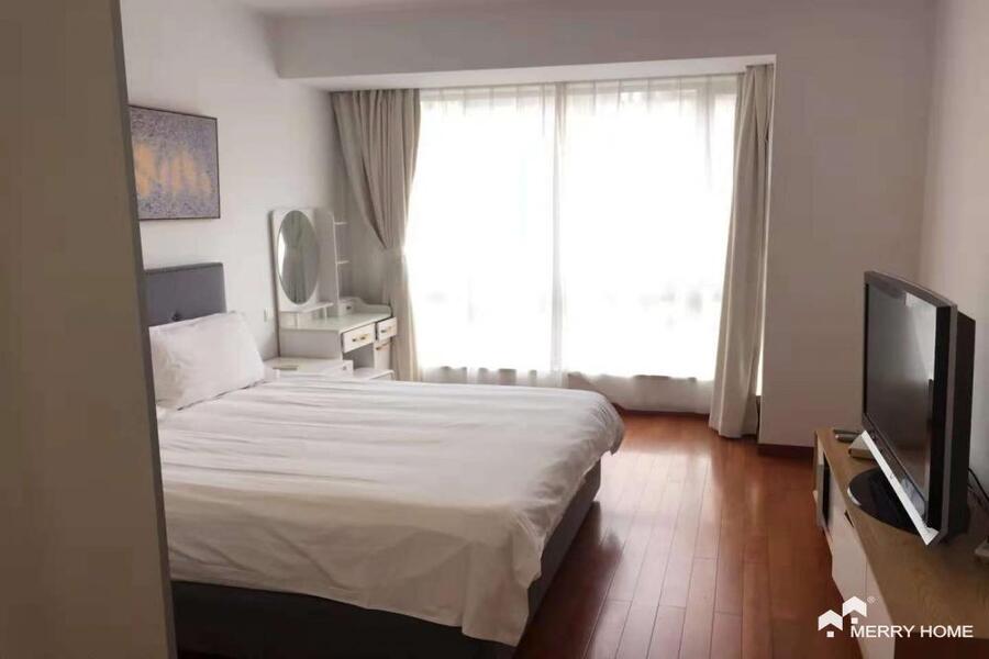 polished 3br flat  high floor big balcony in pudong Yanlord Town