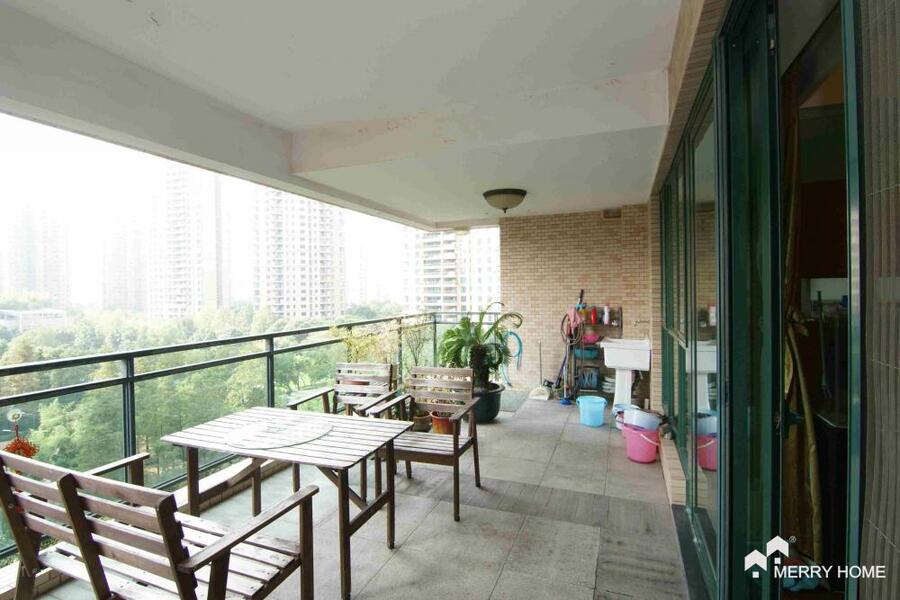 Yanlord Riverside Garden 4brm with large balcony in Hongqiao line2