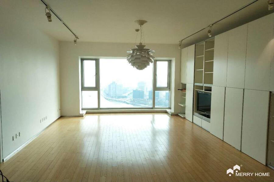 high floor decent 3br with great river view