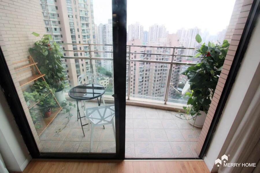 newly renovated 2 brm apt in Jing'an
